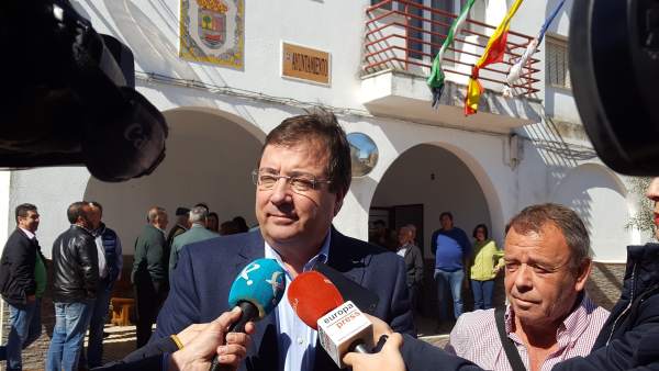 Vara durante su visita a Cedillo Vara durante su visita a Cedillo
