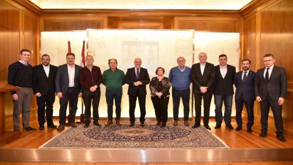 Ceniceros con clubes deportivos en firma convenios en La Rioja Ceniceros con clubes deportivos en firma convenios en La Rioja