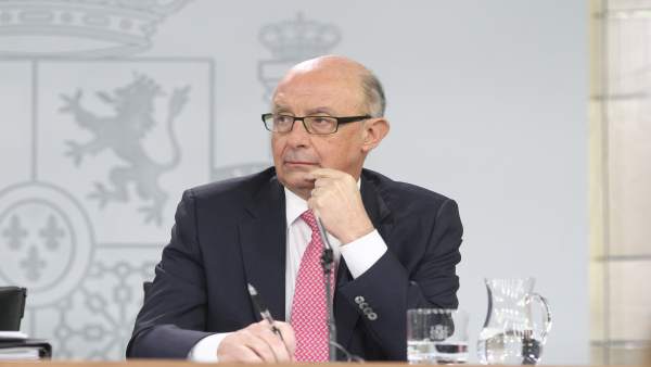 Rueda de prensa de Cristóbal Montoro tras el Consejo de Ministros Rueda de prensa de Cristóbal Montoro tras el Consejo de Ministros