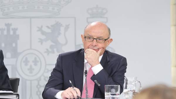 Rueda de prensa de Cristóbal Montoro tras el Consejo de Ministros Rueda de prensa de Cristóbal Montoro tras el Consejo de Ministros