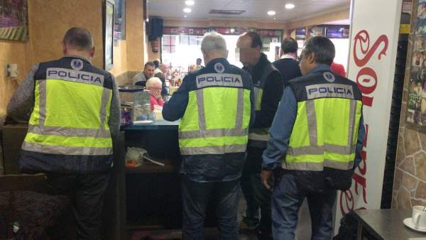La Policia desmantella un bingo il·legal a Benidorm (Alacant) on participaven més de cent persones La Policia desmantella un bingo il·legal a Benidorm (Alacant) on participaven més de cent persones