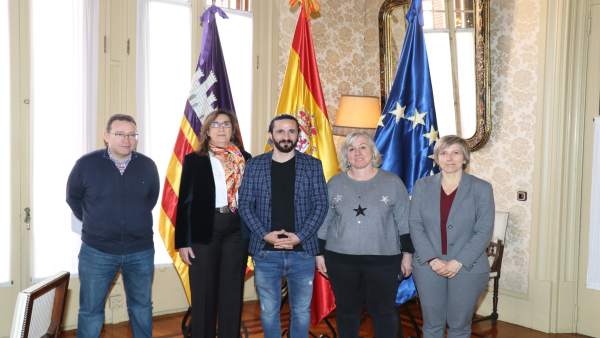 Firma convencios prácticas en el Parlament Firma convencios prácticas en el Parlament