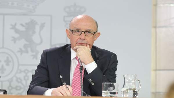 Rueda de prensa de Cristóbal Montoro tras el Consejo de Ministros Rueda de prensa de Cristóbal Montoro tras el Consejo de Ministros