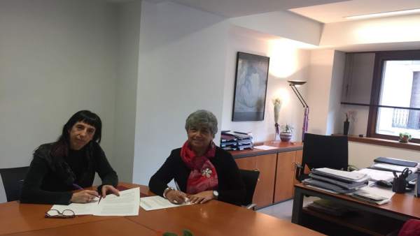 Mertxe Leranoz y Pilar Bobes. Mertxe Leranoz y Pilar Bobes.
