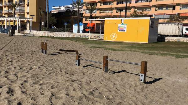 Aparatos en áreas deportivas de playas de Fuengirola Aparatos en áreas deportivas de playas de Fuengirola