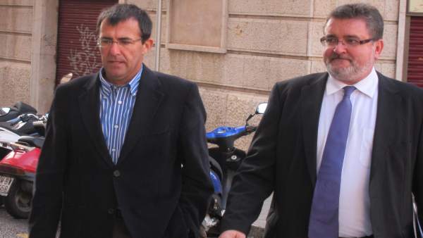 Miquel Nadal junto a su abogado Miquel Nadal junto a su abogado