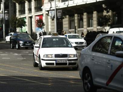 Tráfico, circulación, coches, taxi, taxis