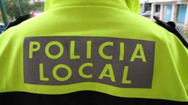 La Policia de Requena evita l'asfíxia d'una menor que es va ennuegar amb un caramel en la processó de Diumenge de Rams La Policia de Requena evita l'asfíxia d'una menor que es va ennuegar amb un caramel en la processó de Diumenge de Rams