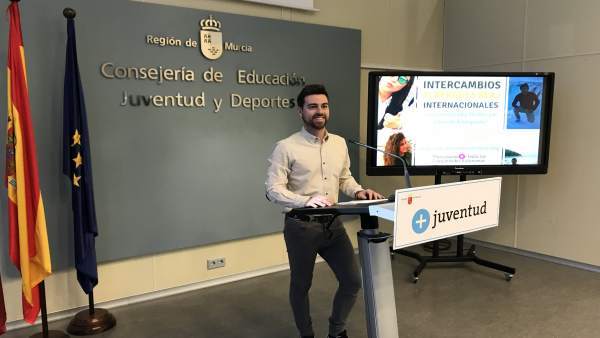 Sánchez presenta el Programa de Intercambios Juveniles en Albergues Sánchez presenta el Programa de Intercambios Juveniles en Albergues