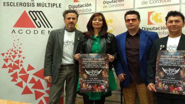 Cañete presenta el desfile organizado por Acodem Cañete presenta el desfile organizado por Acodem