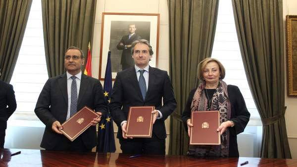 Íñigo de la Serna firma protocolos de colaboración con Asturias y Avilés Íñigo de la Serna firma protocolos de colaboración con Asturias y Avilés