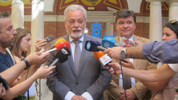 El Defensor del Pueblo Andaluz, Jesús Maeztu. El Defensor del Pueblo Andaluz, Jesús Maeztu.