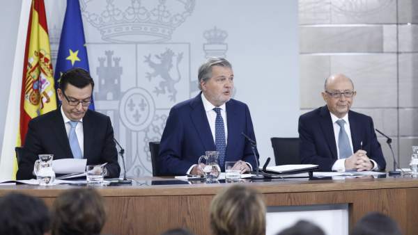 Rueda de prensa de Román Escolano, Iñigo Méndez de Vigo y Cristóbal Montoro Rueda de prensa de Román Escolano, Iñigo Méndez de Vigo y Cristóbal Montoro