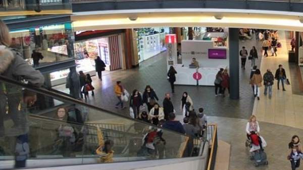 Un centro comercial Un centro comercial