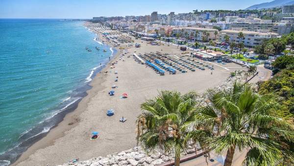 Playa torremolinos turistas turismo clima costa litoral malaga malagueño palmera Playa torremolinos turistas turismo clima costa litoral malaga malagueño palmera