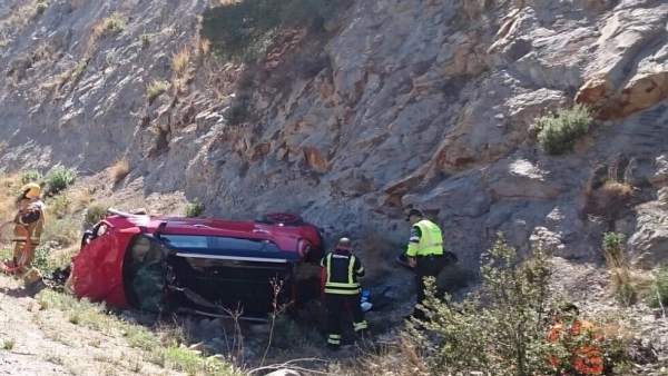 Rescaten un conductor atrapat en el seu cotxe després de bolcar en l'AP-7 per Benissa (Alacant) Rescaten un conductor atrapat en el seu cotxe després de bolcar en l'AP-7 per Benissa (Alacant)