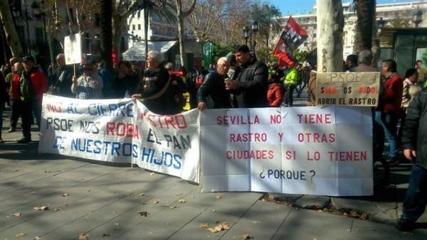 Protesta de los vendedores del Charco de la Pava Protesta de los vendedores del Charco de la Pava