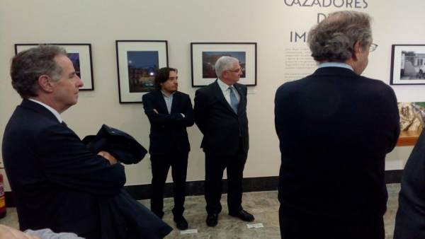 Nacho Escuín ha asistido a la inauguración de la muestra 'Cazadores de imágenes' Nacho Escuín ha asistido a la inauguración de la muestra 'Cazadores de imágenes'