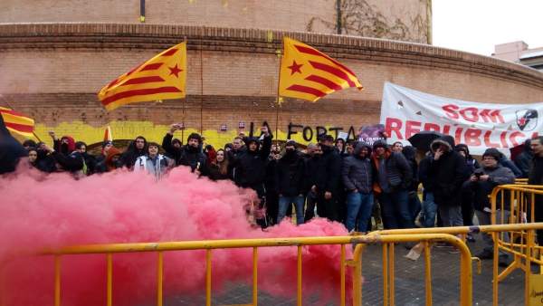 Concentración de los CDR ante la subdelegación del Gobierno en Girona (ARCHIVO) Concentración de los CDR ante la subdelegación del Gobierno en Girona (ARCHIVO)