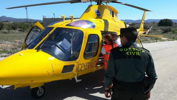 El afectado ha sido evacuado en helicóptero El afectado ha sido evacuado en helicóptero