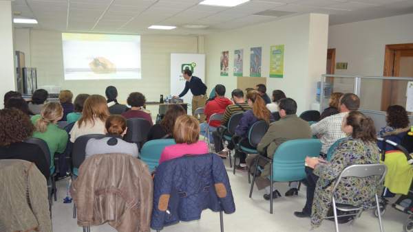 Asistentes a una de las jornadas del CADE de Huércal-Overa Asistentes a una de las jornadas del CADE de Huércal-Overa