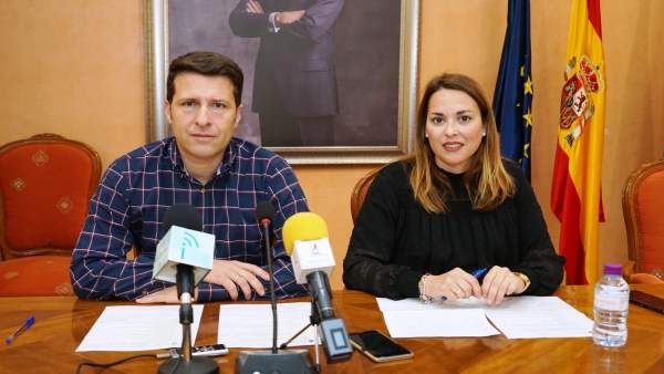 El alcalde de Torrox en rueda de prensa El alcalde de Torrox en rueda de prensa