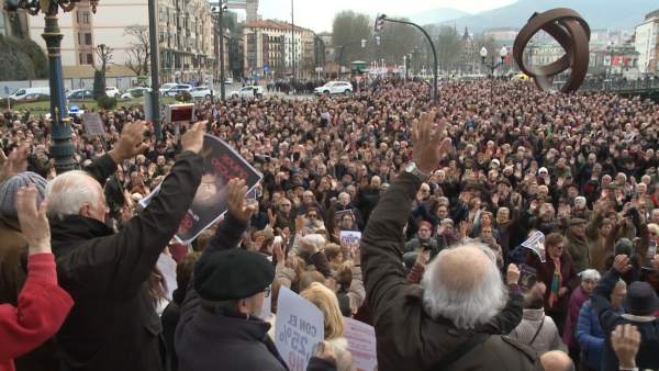 Pensionistas de Bizkaia rechazan la subida del 2 por ciento Pensionistas de Bizkaia rechazan la subida del 2 por ciento
