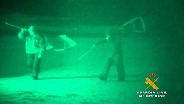 Rdo. Nota De Prensa Guardia Civil (22 Detenidos Por Pesca Futiva De La Angula En Rdo. Nota De Prensa Guardia Civil (22 Detenidos Por Pesca Futiva De La Angula En