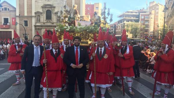 Fernando López Miras asiste a la procesión de 'Los Coloraos' en Murcia Fernando López Miras asiste a la procesión de 'Los Coloraos' en Murcia