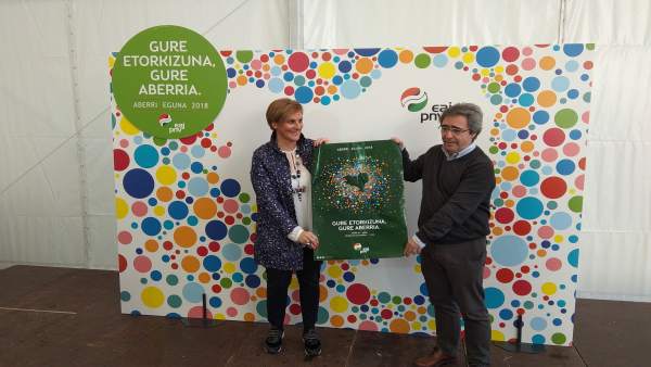 Itxaso Atutxa y Joseba Aurrekoetxea presentan el Aberri Eguna 2018 Itxaso Atutxa y Joseba Aurrekoetxea presentan el Aberri Eguna 2018