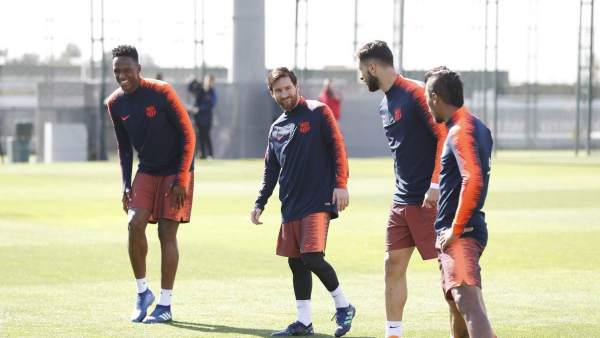 Messi junto a Mna, André Gomes y Paulinho Messi junto a Mna, André Gomes y Paulinho