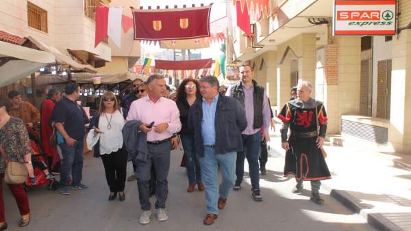 El alcalde Anastasio Bastida inaugura el Mercado Medieval El alcalde Anastasio Bastida inaugura el Mercado Medieval