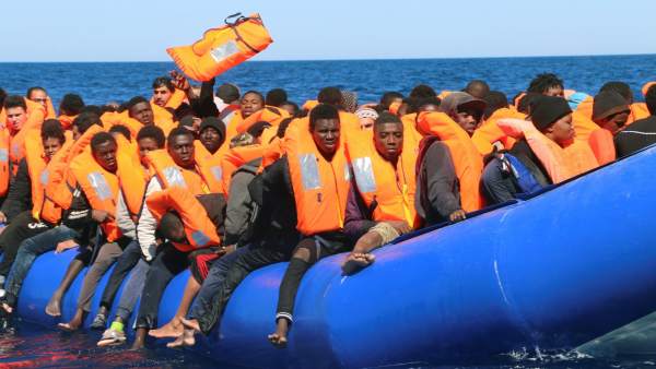 Rescate de migrantes frente a Libia Rescate de migrantes frente a Libia