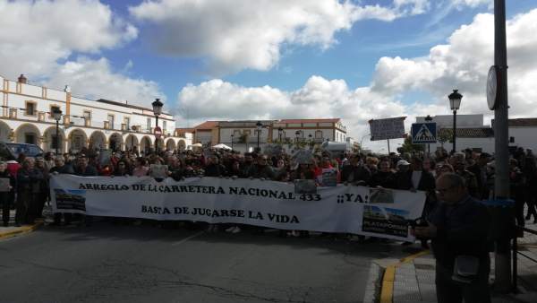 Vecinos de Rosal de la Frontrera piden arreglo de la N-433 por su 'mal estado' Vecinos de Rosal de la Frontrera piden arreglo de la N-433 por su 'mal estado'