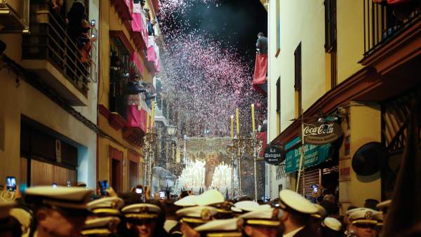Músicos en la madrugada en la ciudad de Sevilla Músicos en la madrugada en la ciudad de Sevilla