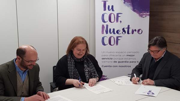 El Colegio de Farmacéuticos de Navarra y Farmamundi firman un convenio El Colegio de Farmacéuticos de Navarra y Farmamundi firman un convenio