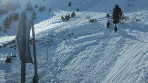 Aludes en el Pirineo oscense. Aludes en el Pirineo oscense.
