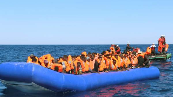 122 inmigrantes frente a las costas de Libia 122 inmigrantes frente a las costas de Libia