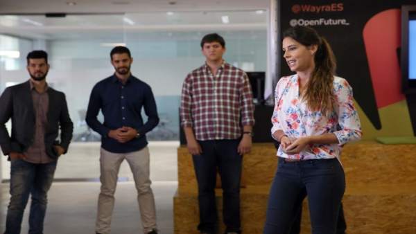 Jovenes trabajando Jovenes trabajando