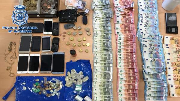 Nota De Prensa: 'La Policía Nacional Detiene A Dos Hombres Por Tráfico De Drogas Nota De Prensa: 'La Policía Nacional Detiene A Dos Hombres Por Tráfico De Drogas