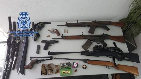 Armas que entregó la mujer a la policía Armas que entregó la mujer a la policía