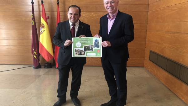 El concejal Navarro con presidente Federación Peñas Huertanas El concejal Navarro con presidente Federación Peñas Huertanas