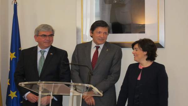 Mariano Marín junto a Javier Fernández y Soraya Sáenz de Santamaría Mariano Marín junto a Javier Fernández y Soraya Sáenz de Santamaría