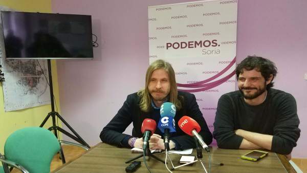 Pablo Fernández (izda) durante la rueda de prensa, 3-4-18 Pablo Fernández (izda) durante la rueda de prensa, 3-4-18