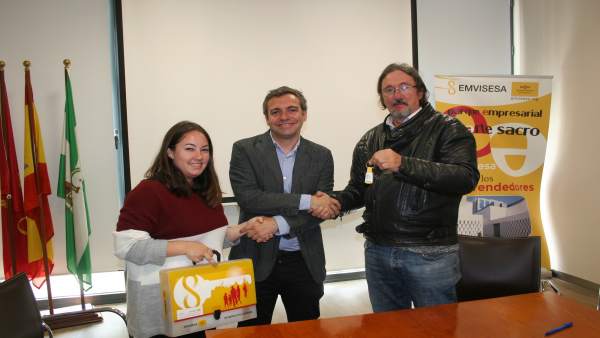 Nota De Prensa Y Foto Cesión Vivienda Emvisesa Nota De Prensa Y Foto Cesión Vivienda Emvisesa
