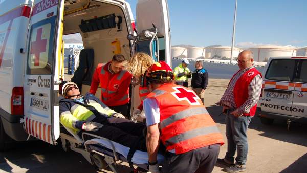 Simulacro de emergencia en el puerto Simulacro de emergencia en el puerto