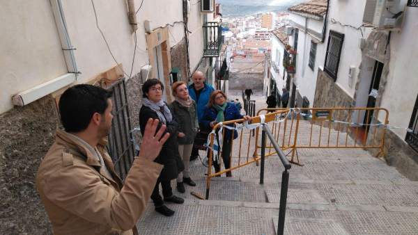 Visita la calle Alegría de representantes de Jaén en Común y otros colectivos. Visita la calle Alegría de representantes de Jaén en Común y otros colectivos.