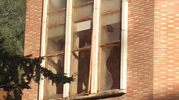 Ventanas rotas en el colegio público La Aduana Ventanas rotas en el colegio público La Aduana