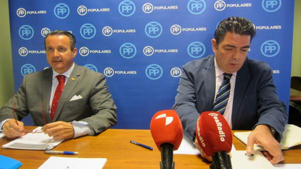 Ignacio Tremino y Alberto Gutiérrez analizan el PGE. Ignacio Tremino y Alberto Gutiérrez analizan el PGE.