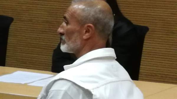Foto del acusado de matar a golpes a un indigente, durante la sesión judicial Foto del acusado de matar a golpes a un indigente, durante la sesión judicial